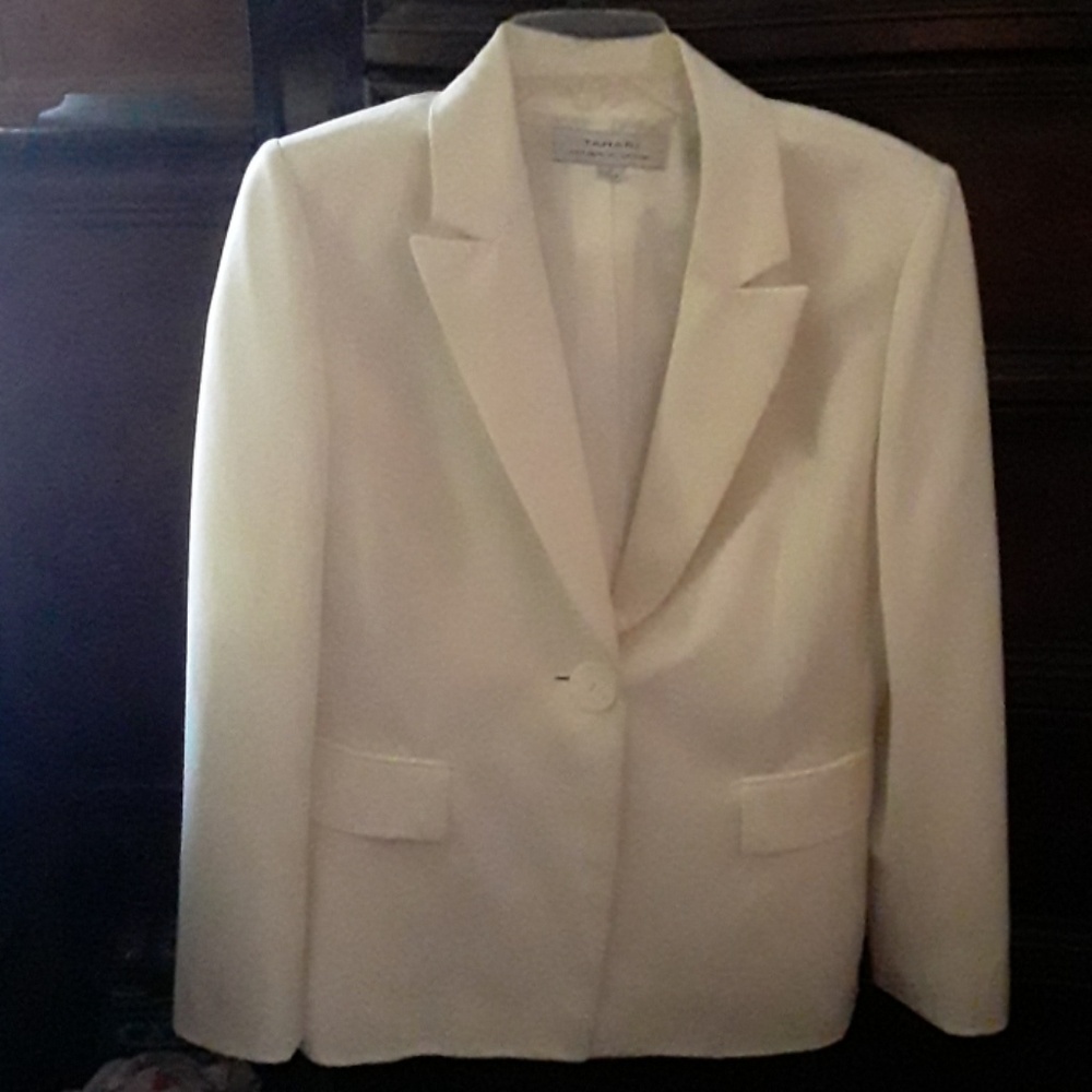 Tahari blazer